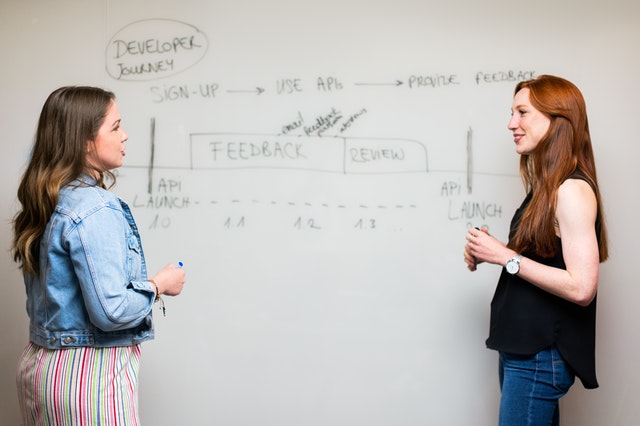synergie entre intervenants internes et collaborateurs externes